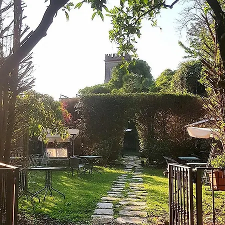 Sleeps 2 With Air Con Finale Ligure