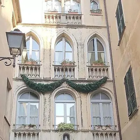 Sleeps 2 With Air Con *