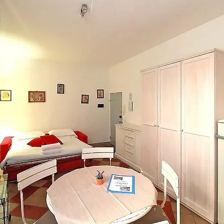 Sleeps 2 With Air Con *