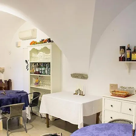 Sleeps 2 With Air Con