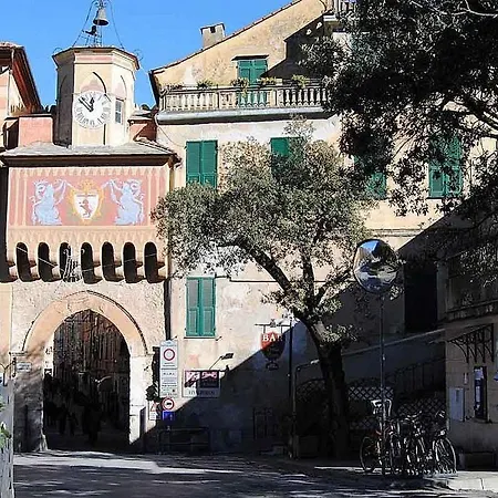 Sleeps 2 With Air Con * Finale Ligure